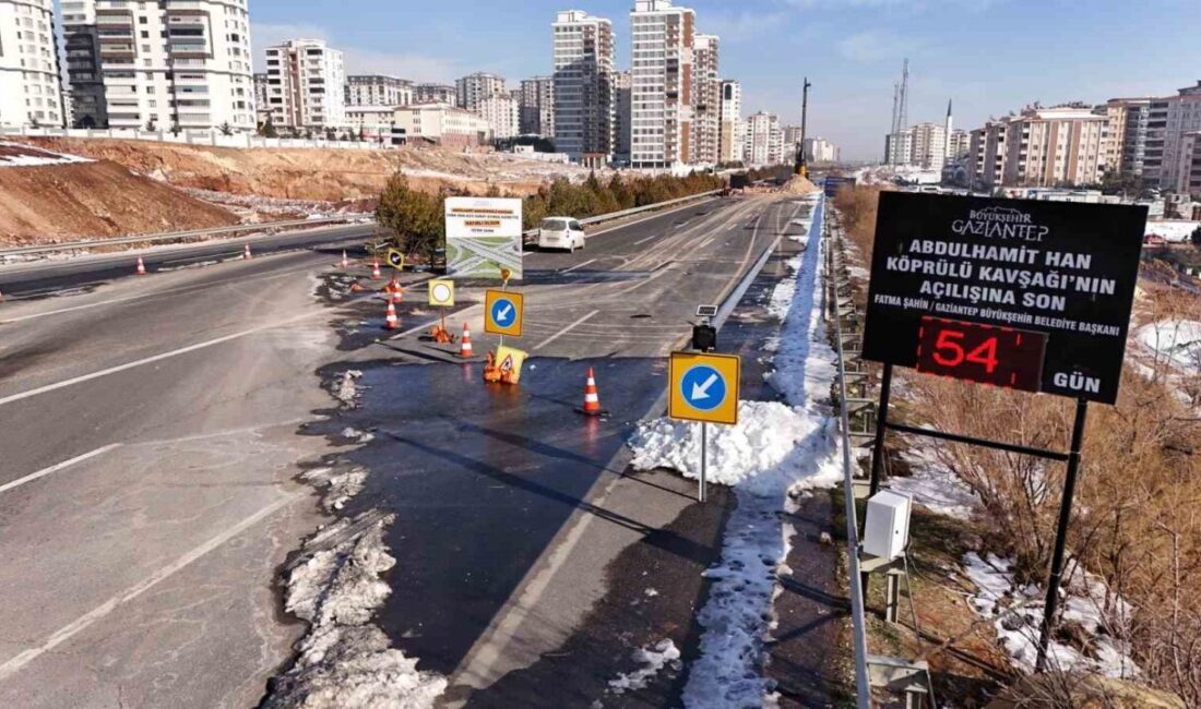 Gaziantep Büyükşehir Belediyesi tarafından yapımı sürdürülen Abdülhamit Han Köprülü Kavşağı’nda
