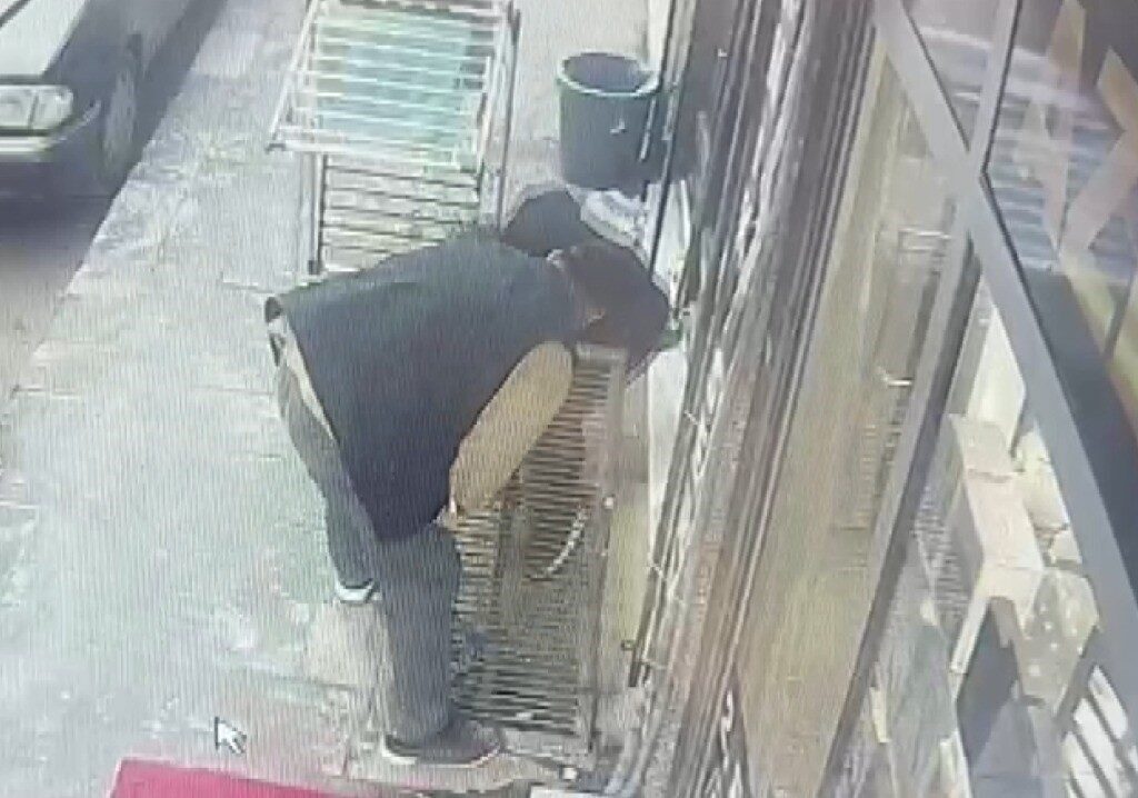 Kahramanmaraş’ta mazgalın açılması sonucu havalandırmaya düşen çocuk yaralandı. Olay, merkez