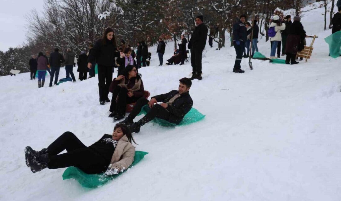 Adana’da Torosların zirvesindeki Saimbeyli’de düzenlenen festival, klasik kayak takımlarını bir