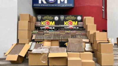 Adana’da bir depoya yapılan baskında 400 bin kaçak makaron, 300