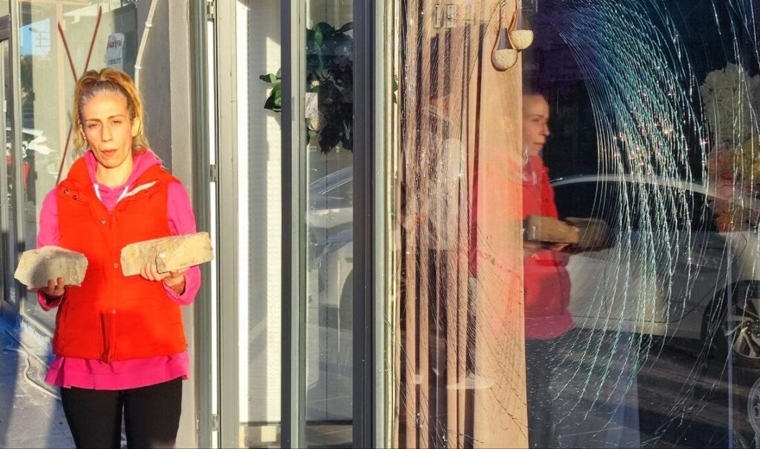 Adana’da iki kız kardeşin işlettiği düğün organizasyonu ofisine yılbaşı gecesi