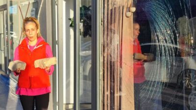 Adana’da iki kız kardeşin işlettiği düğün organizasyonu ofisine yılbaşı gecesi