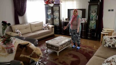 Adana’da dün etkili olan sağanak yağışta evlerini su basan ve