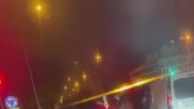 Adana’da trafikte tartışan sürücüler yol ortasına birbirine girdi. O anlar