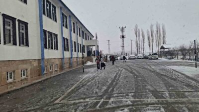 Adıyaman’da etkisini artırarak sürdüren yoğun kar yağışı ve olumsuz hava