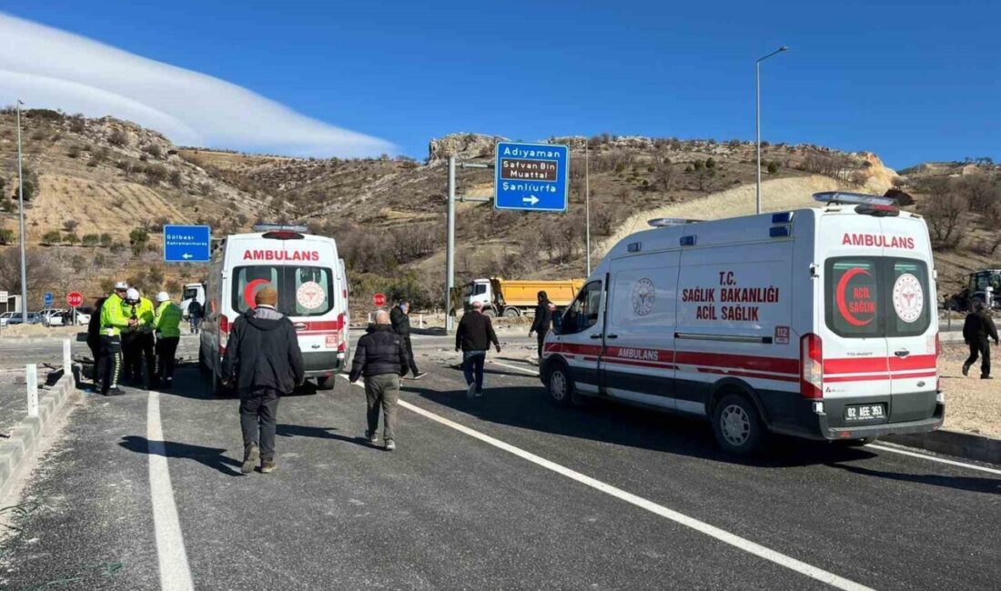 Adıyaman’da, iki otomobilin çarpışması sonucu meydana gelen kazada 4 kişi