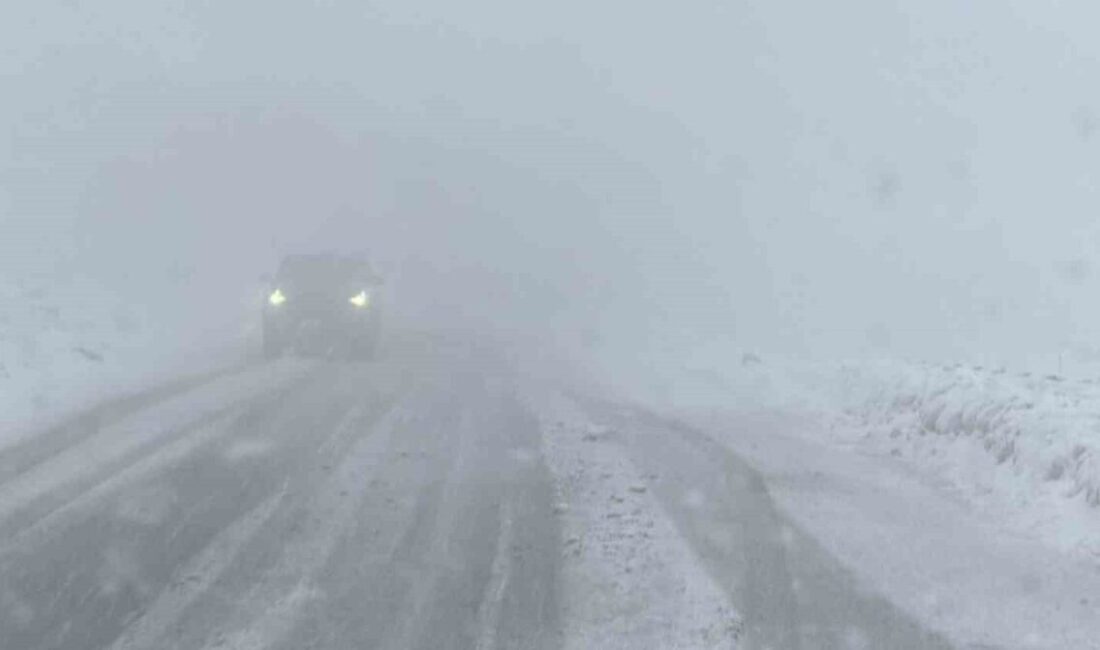 Adıyaman’da aniden bastıran sis, sürücülere zor anlar yaşattı. Adıyaman- Çelikhan