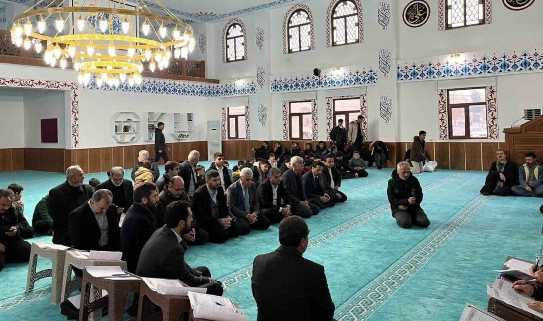 Adıyamanlı genç hatipler, Samsat ilçesinde düzenlenen hutbe okuma yarışmasında kıyasıya