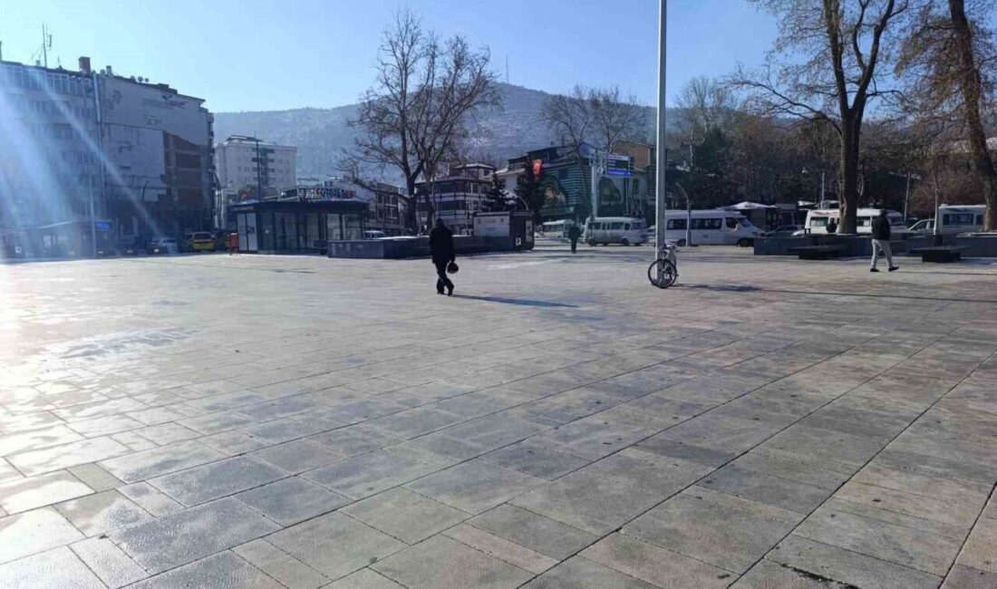 Hava sıcaklıklarının eksi 13 derecelere kadar düştüğü ve okulların bir