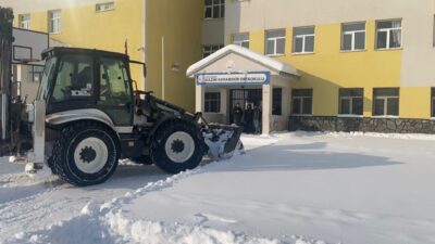 Ağrı Valisi Mustafa Koç’un talimatıyla, il merkezinde etkili olan yoğun