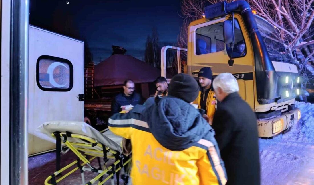 Hamur ilçesinde 77 yaşındaki hasta, kapalı köy yolunun açılmasıyla kar