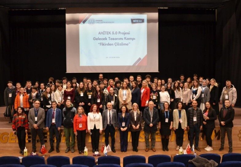 Eskişehir’de ’AHİTEK 5.0 Gelecek Tasarımı Kampı: Fikirden Çözüme’ isimli program