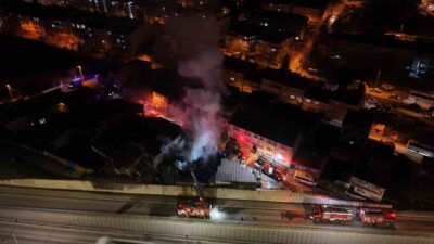 Eskişehir’de ahşap malzemelerin bulunduğu depoda çıkan yangın itfaiye tarafından söndürüldü.