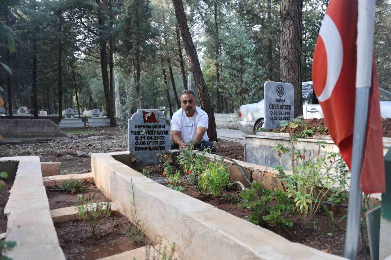 Hatay’ın Kırıkhan ilçesinde depremde çöken ve 26 kişiye mezar olan