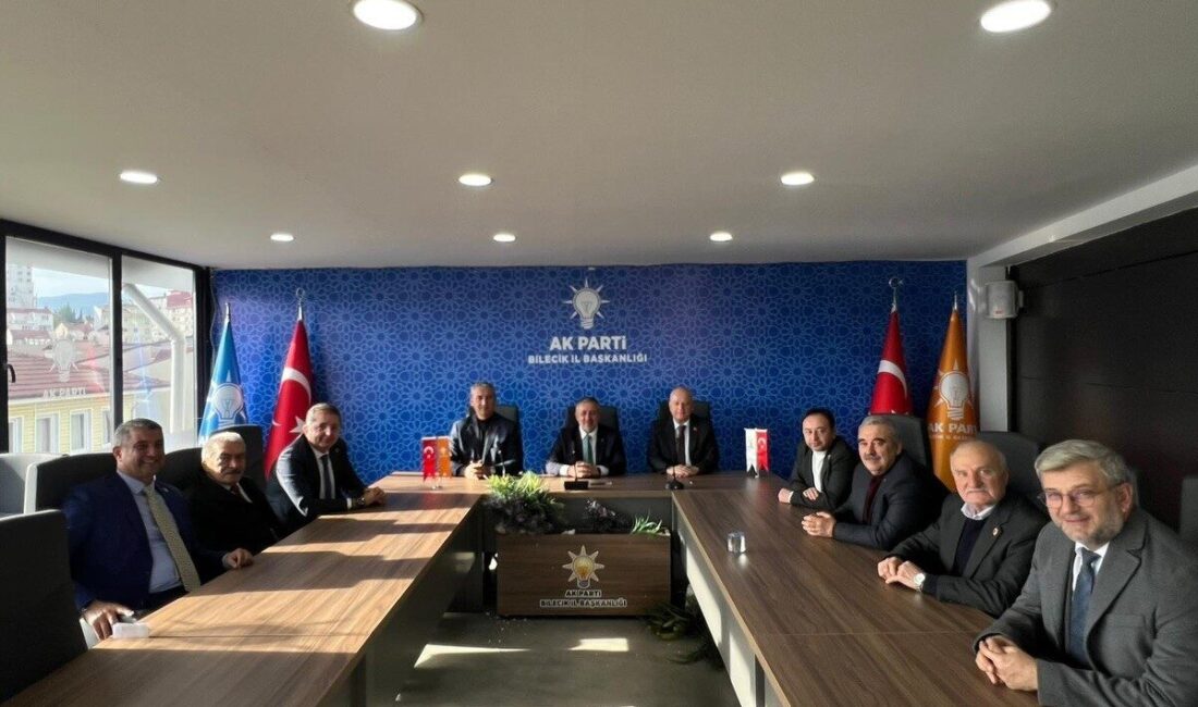 AK Parti Bilecik teşkilatı, İl Genel Meclisi üyeleriyle bir araya