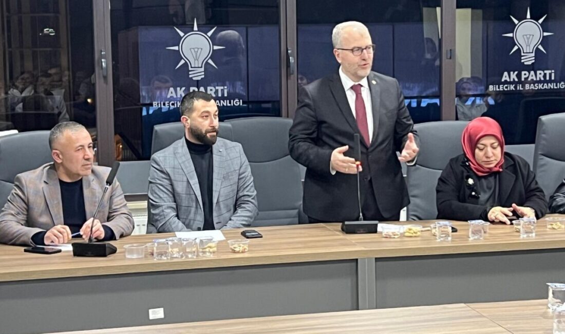 AK Parti Bilecik teşkilatı, gençlerle bir araya gelerek değerlendirme toplantısı