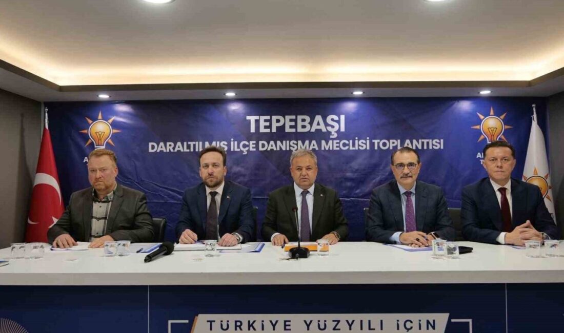 AK Parti Eskişehir Tepebaşı İlçe Başkanlığı tarafından düzenlenen danışma toplantısında