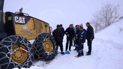Malatya’nın Akçadağ ilçesinde yoğun kar yağışı nedeniyle yoldan çıkan iş
