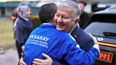 Eşiyle birlikte Bakım, Rehabilitasyon ve Aile Danışma Merkezini ziyaret eden