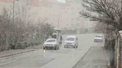 Aksaray’da başlayan kar yağışı etkili oluyor. Türkiye’nin en kurak illeri