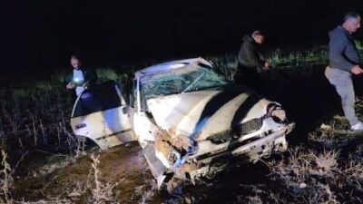 Aksaray’da sürücüsünün direksiyon hakimiyetini kaybettiği otomobil kontrolden çıkarak şarampole takla