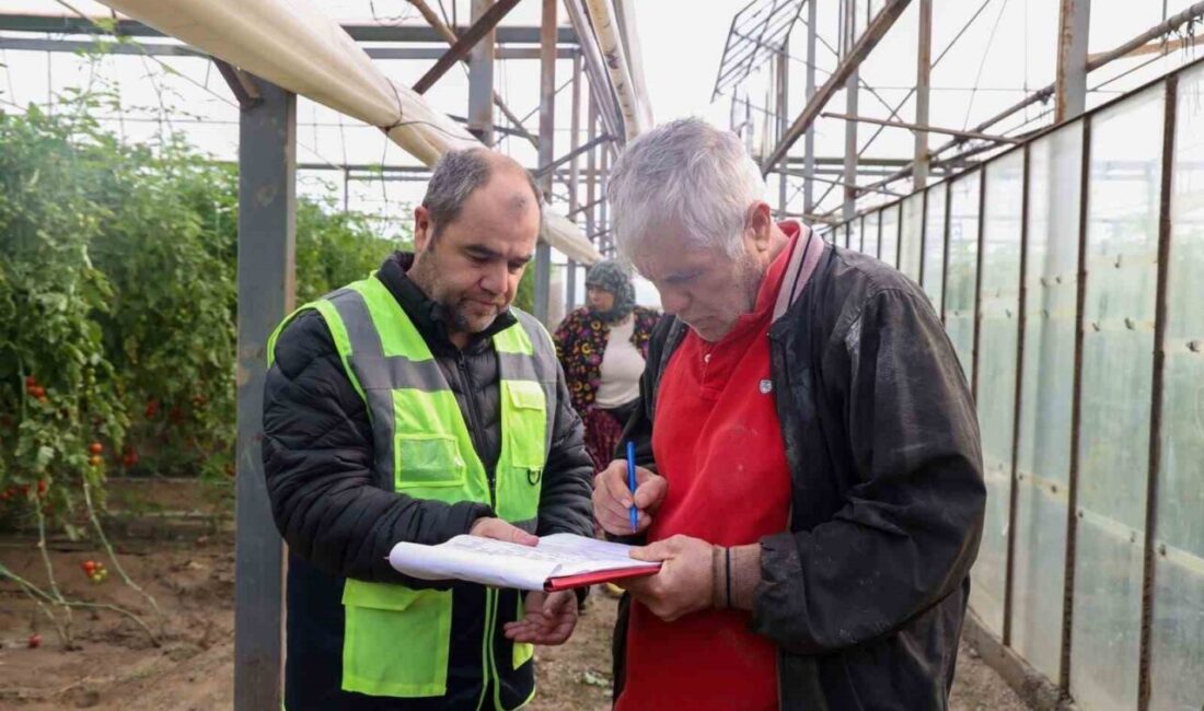 Antalya’nın Aksu ilçesinde fırtına ve şiddetli yağışların ardından oluşan sel