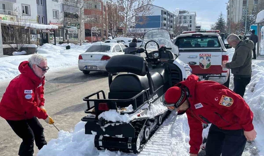 AKUT Bingöl ekibi, yoğun kar yağışı ve kapanan köy yollarına