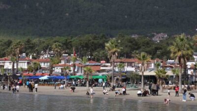 Muğla’nın sakin kent unvanına sahip Akyaka Mahallesi’nde güneşli havayı fırsat