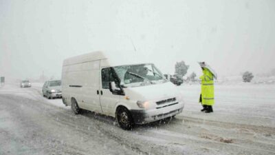 Antalya’yı Konya’ya bağlayan Akseki-Seydişehir karayolunun 1825 rakımlı Alacabel mevkiinde kar
