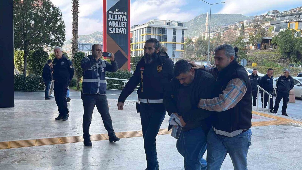 Antalya’nın Alanya ilçesinde bıçaklı ve zincirli kavgada 7 kişiden B.G,