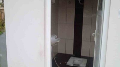 Antalya’nın Alanya ilçesinde umumi tuvalet, gece kimliğii belirsiz kişiler tarafından