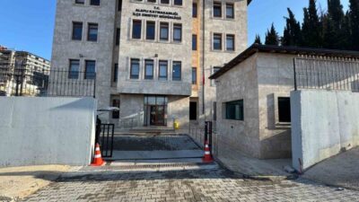 Zonguldak’ın Alaplı İlçesinde Emniyet uygulama noktasında durdurulan araçlarda ve şüphelilerin