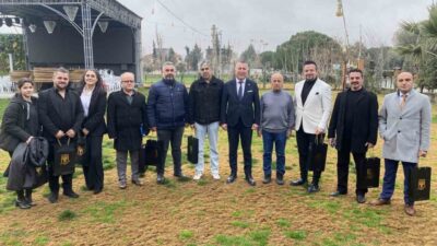 TARİŞ Üzüm Birliği Başkanı Ferhat Şen, Alaşehir’de düzenlenen basın toplantısında