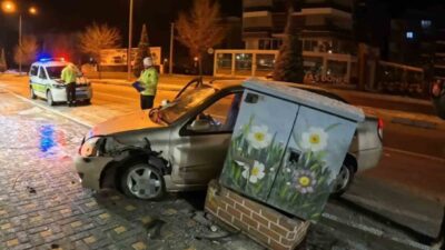 Aksaray’da alkol aldıktan sonra direksiyon başına geçen aday sürücü, kaza