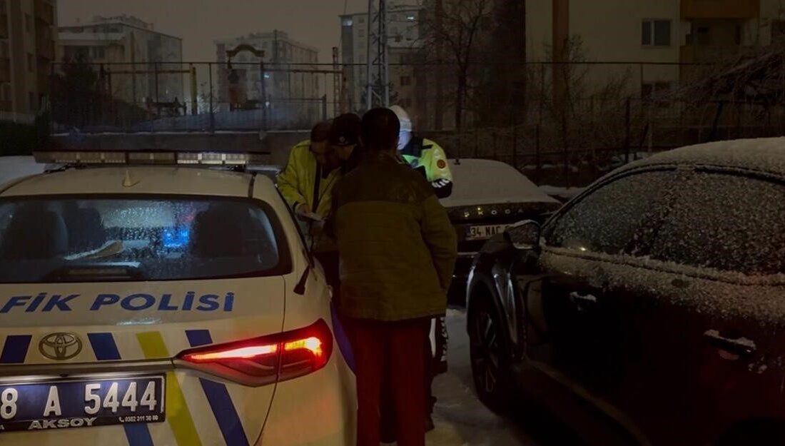 Kayseri’de polis ekiplerinin dur ihtarına uymayan sürücü, drift atarak polis
