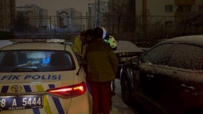 Kayseri’de polis ekiplerinin dur ihtarına uymayan sürücü, drift atarak polis