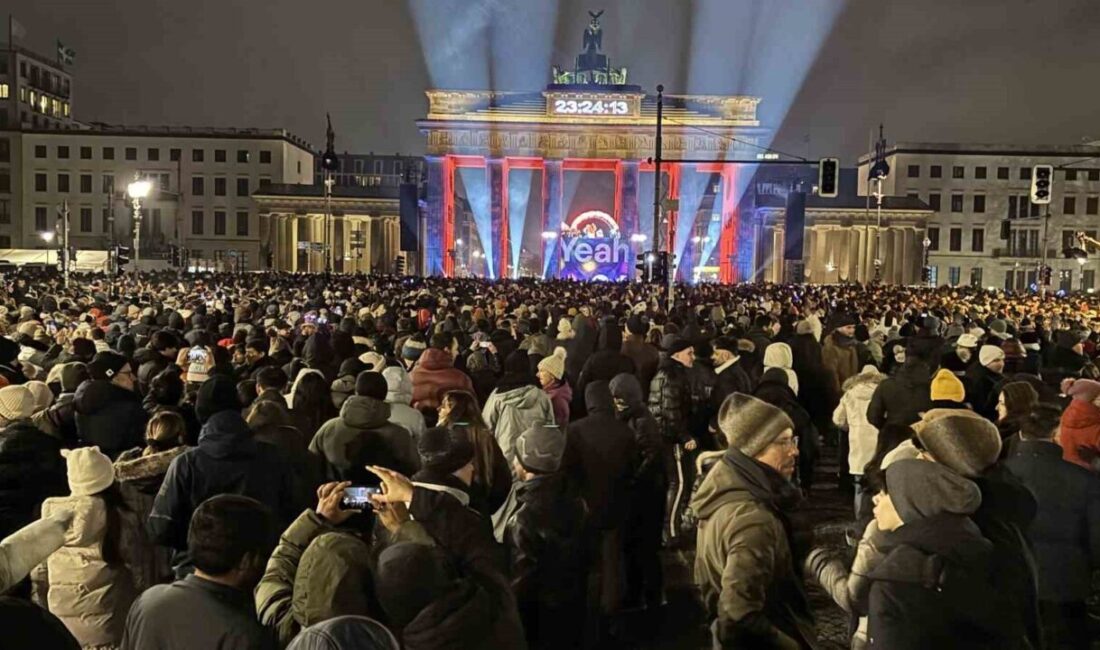 Almanya yeni yıla yoğun güvenlik önlemleri altında yapılan kutlamalarla girerken,
