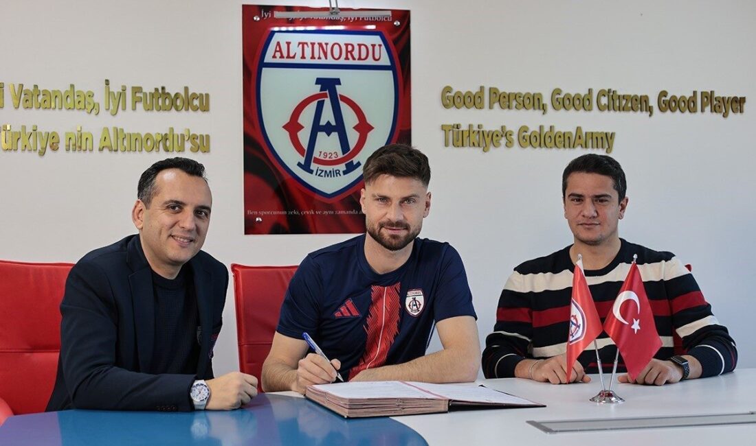 Altınordu, son olarak Karaman FK forması giyen 33 yaşındaki stoper