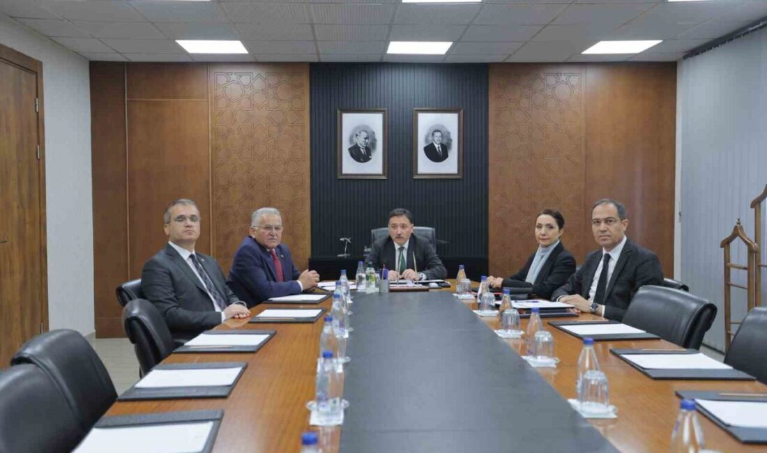 Kayseri Büyükşehir Belediye Başkanı Dr. Memduh Büyükkılıç; Kayseri Valisi Gökmen