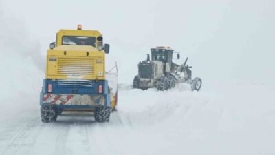 Amasya’da etkili olan kar yağışı nedeniyle 62 köy yolu ulaşıma