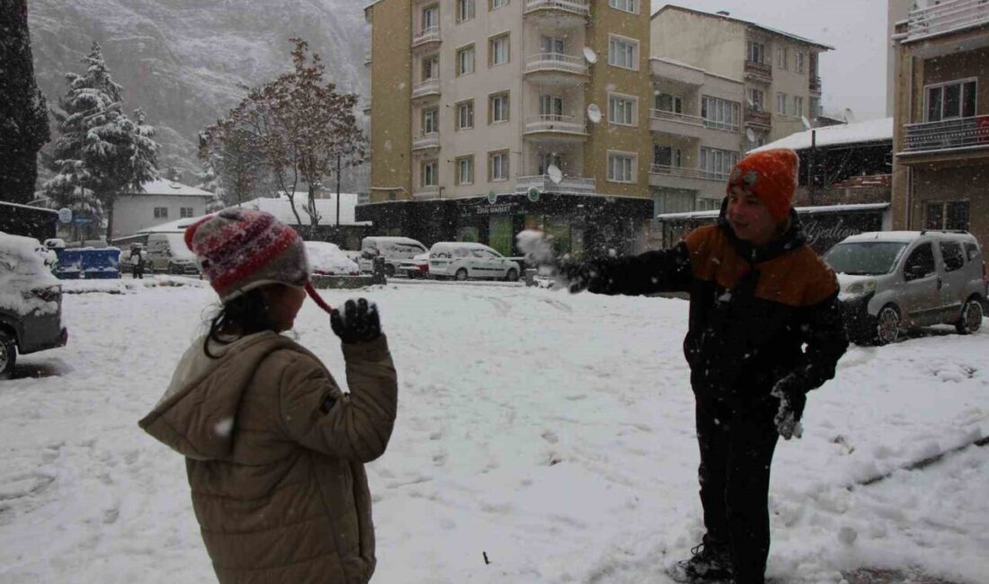 Amasya’da kar yağışı nedeniyle yarın eğitime ara verildiği duyuruldu. Amasya