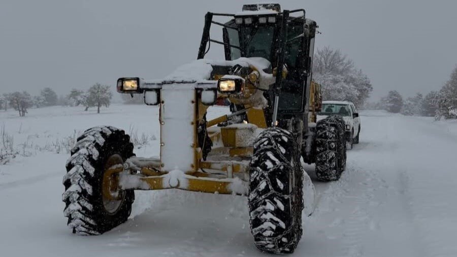 Amasya’da yeni yılın ilk günü yağan yoğun kar yağışı nedeniyle