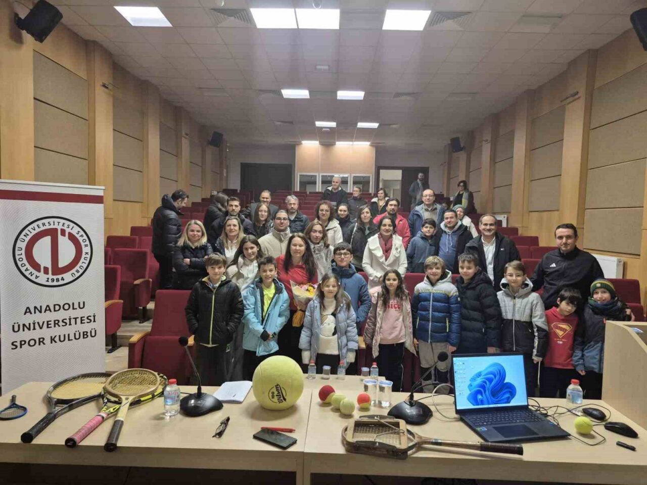 Anadolu Üniversitesi Spor Kulübü, tenis branşında sporcular ve ailelere yönelik