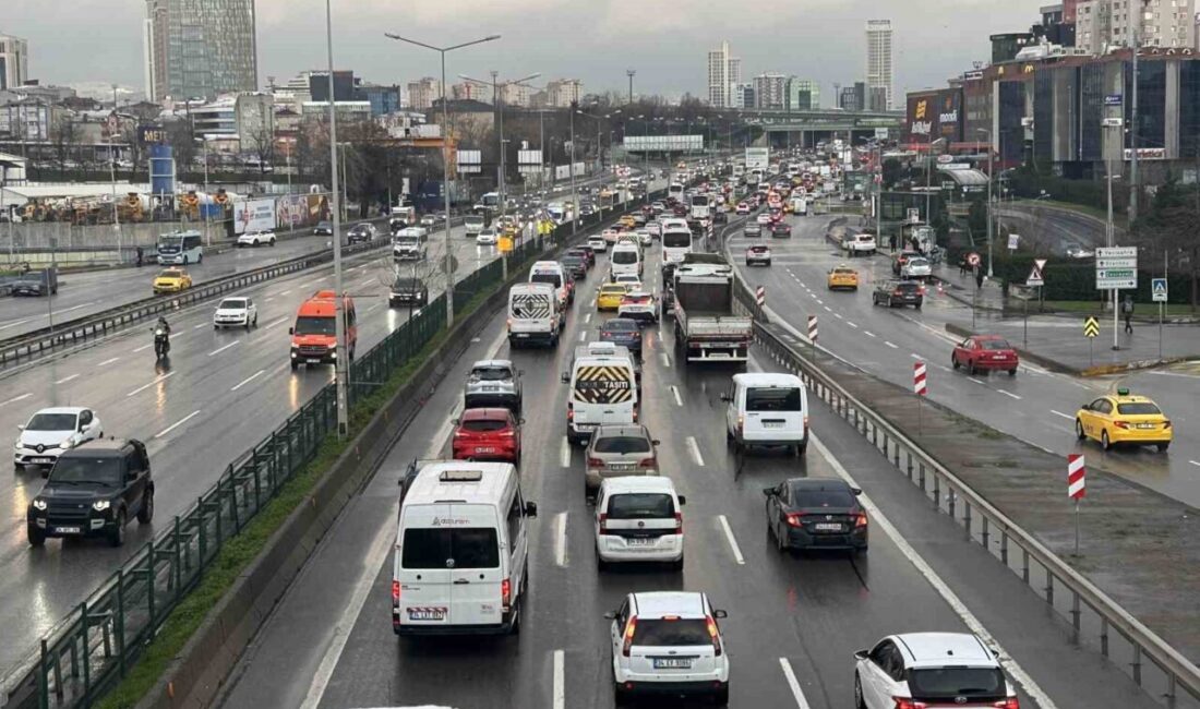 İstanbul’da gündüz saatlerinde yoğun şekilde yağan karın ardından Anadolu Yakası’nda