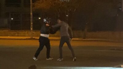 Ankara’da bir otomobil sürücüsü, trafikte tartıştığı motosiklet sürücüsüne saldırdı. Sürücünün