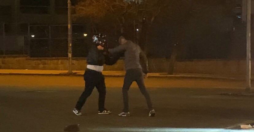 Ankara’da bir otomobil sürücüsü, trafikte tartıştığı motosiklet sürücüsüne saldırdı. Sürücünün