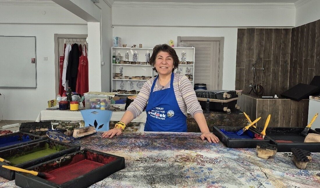Ankara’da yaşayan ebru sanatçısı Kültür Yolu Festivali’nde etkilendiği geleneksel Tokat