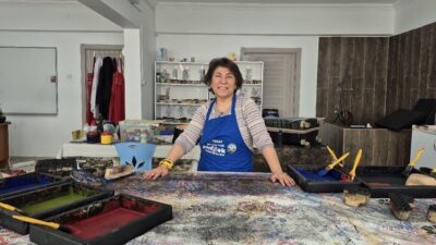 Ankara’da yaşayan ebru sanatçısı Kültür Yolu Festivali’nde etkilendiği geleneksel Tokat