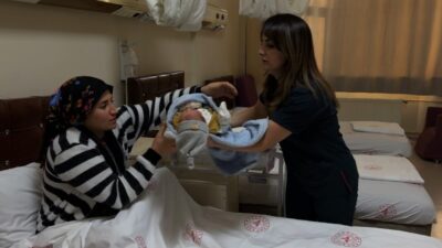 Hakkari’nin Yüksekova ilçesinde olumsuz hava şartları ve ulaşım zorlukları nedeniyle