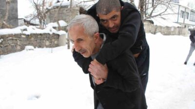 Muş’un Malazgirt ilçesine bağlı Danışmentgazi Mahallesi Muhtarı Hasan Başaran, Bulanık